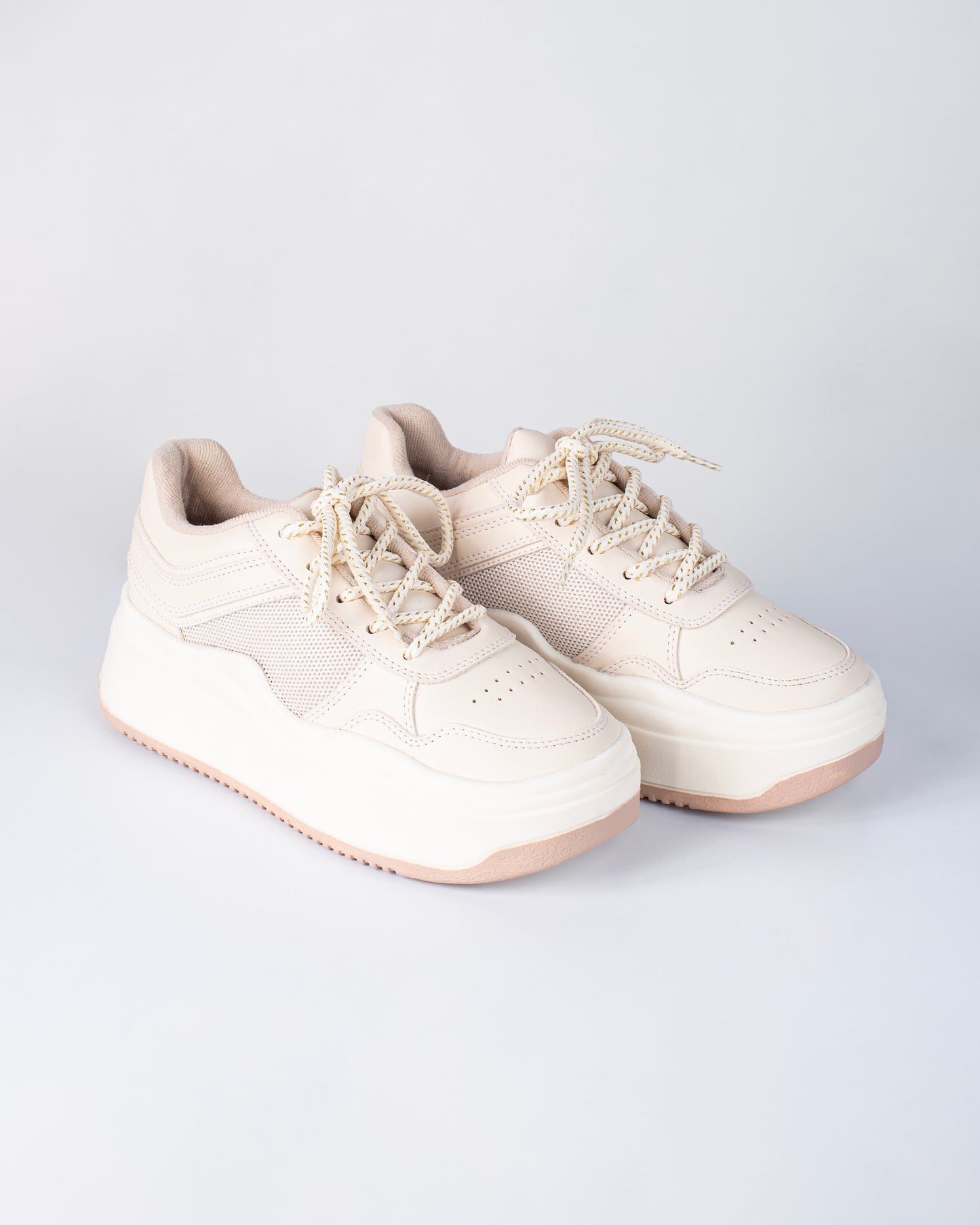 Tenis Urbanos Romana – Ligeros, Frescos y Versátiles