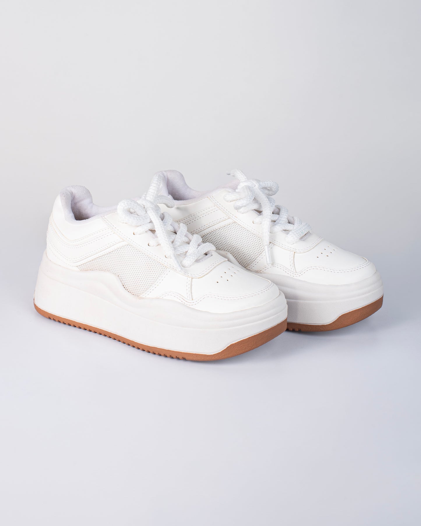 Tenis Urbanos Romana – Ligeros, Frescos y Versátiles