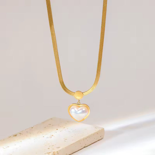 Collar Joya Corazón de Perla en Cadena Fina