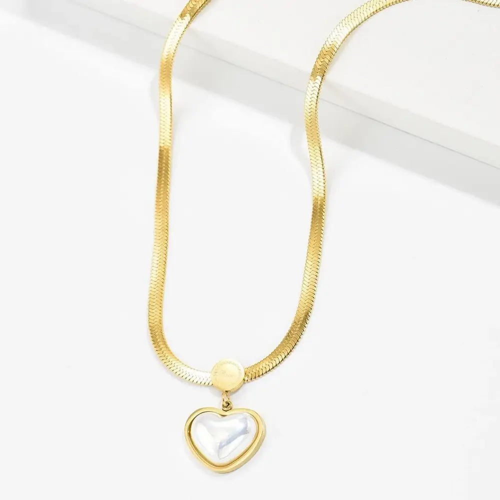 Collar Joya Corazón de Perla en Cadena Fina