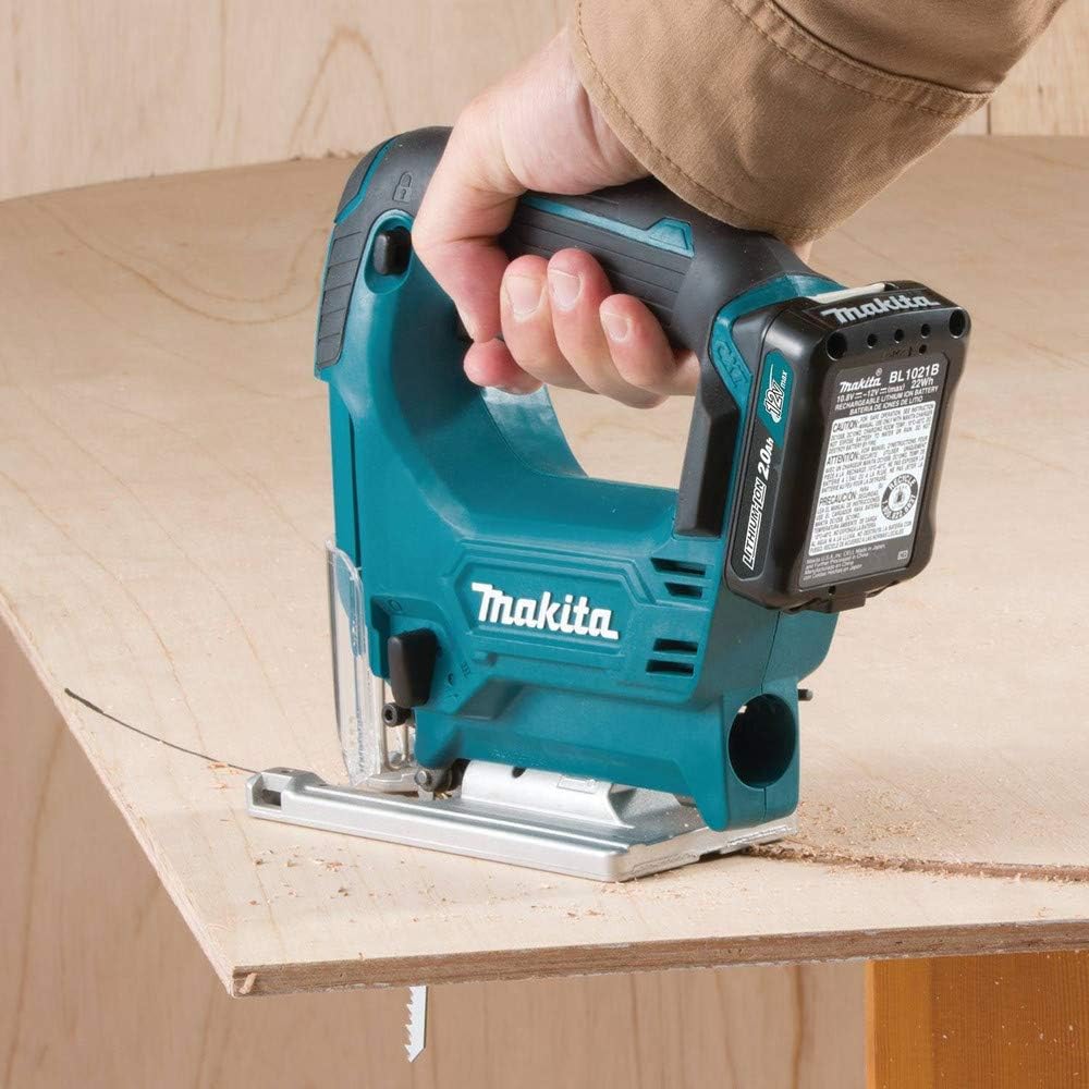 Caladora inalámbrica Makita 18V para cortes precisos