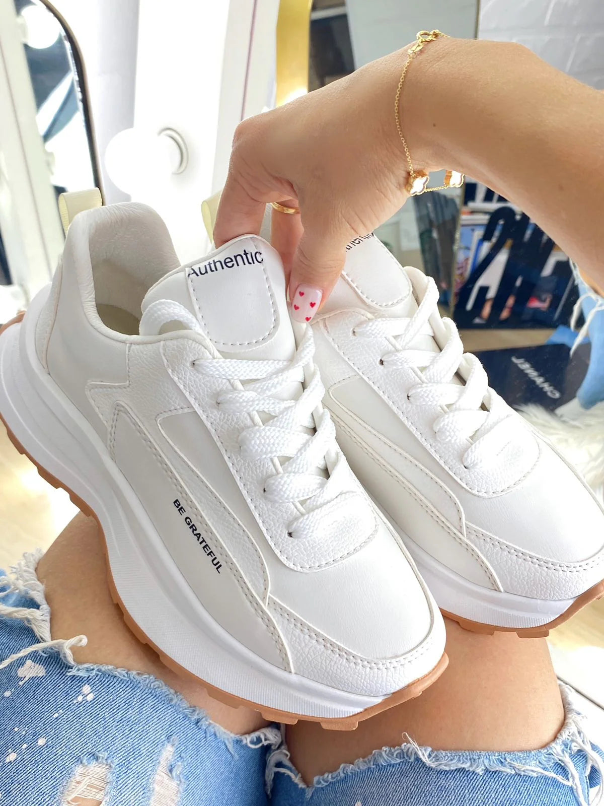 Tenis Urbanos Lorens Abril – Modernos, Livianos y Versátiles