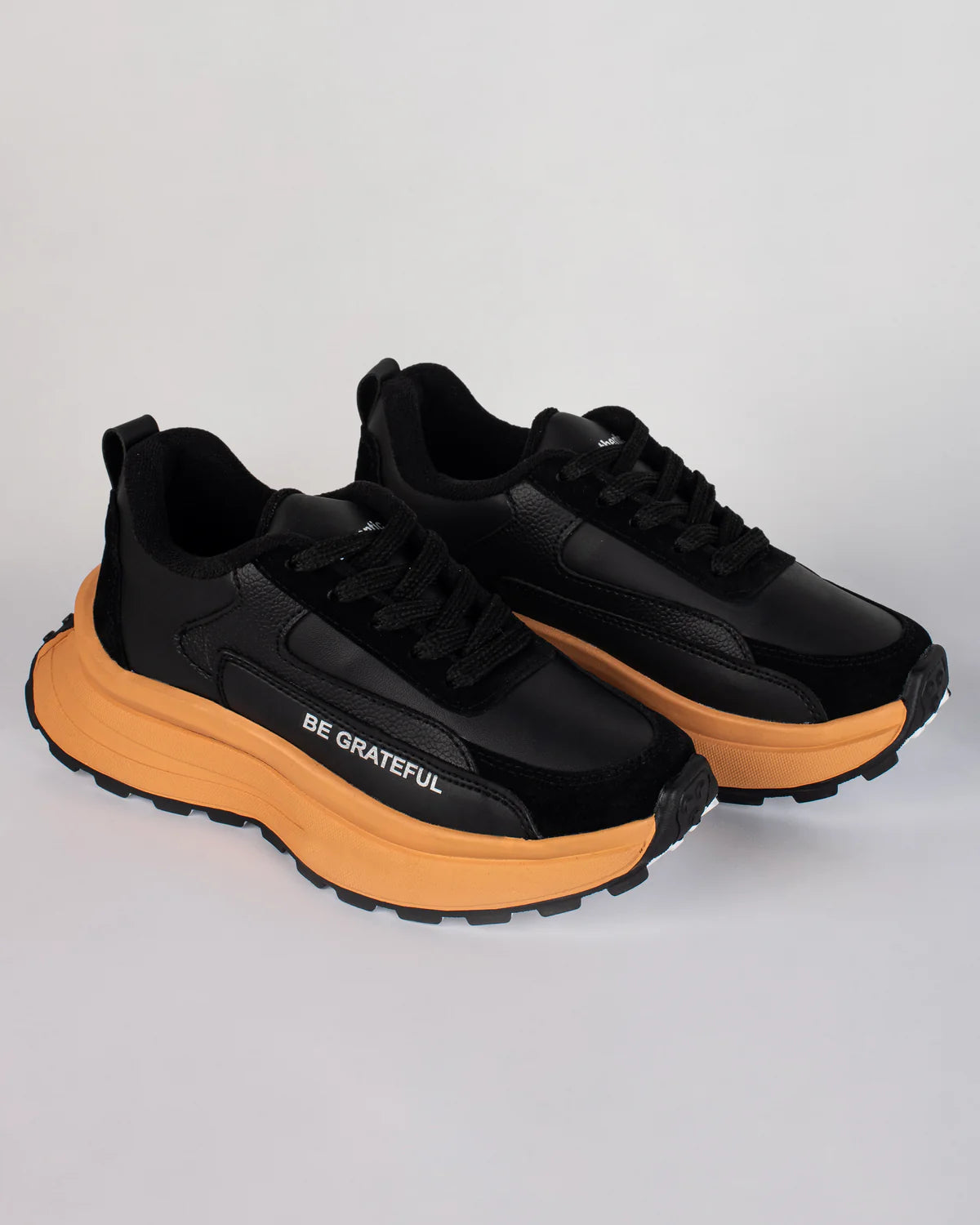 Tenis Urbanos Lorens Abril – Modernos, Livianos y Versátiles