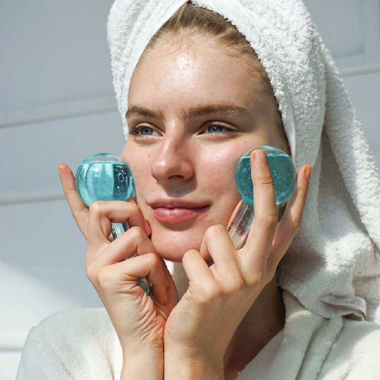 Rodillos Faciales de Hielo – Doble Masaje Refrescante y Reafirmante