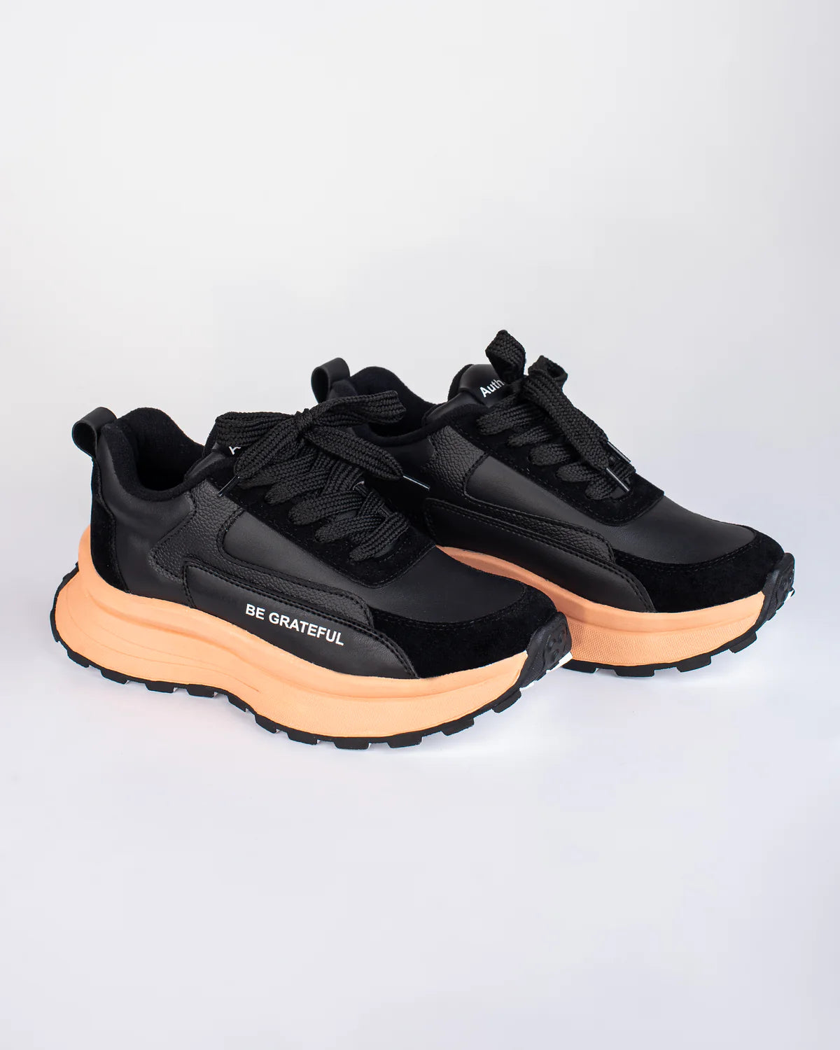 Tenis Urbanos Lorens Abril – Modernos, Livianos y Versátiles