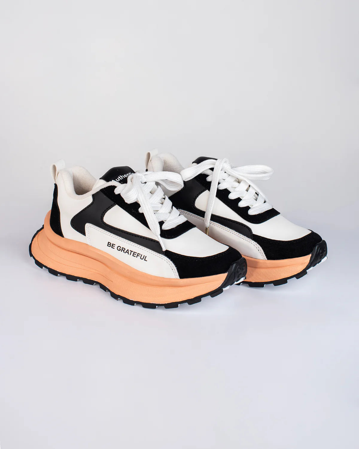 Tenis Urbanos Lorens Abril – Modernos, Livianos y Versátiles