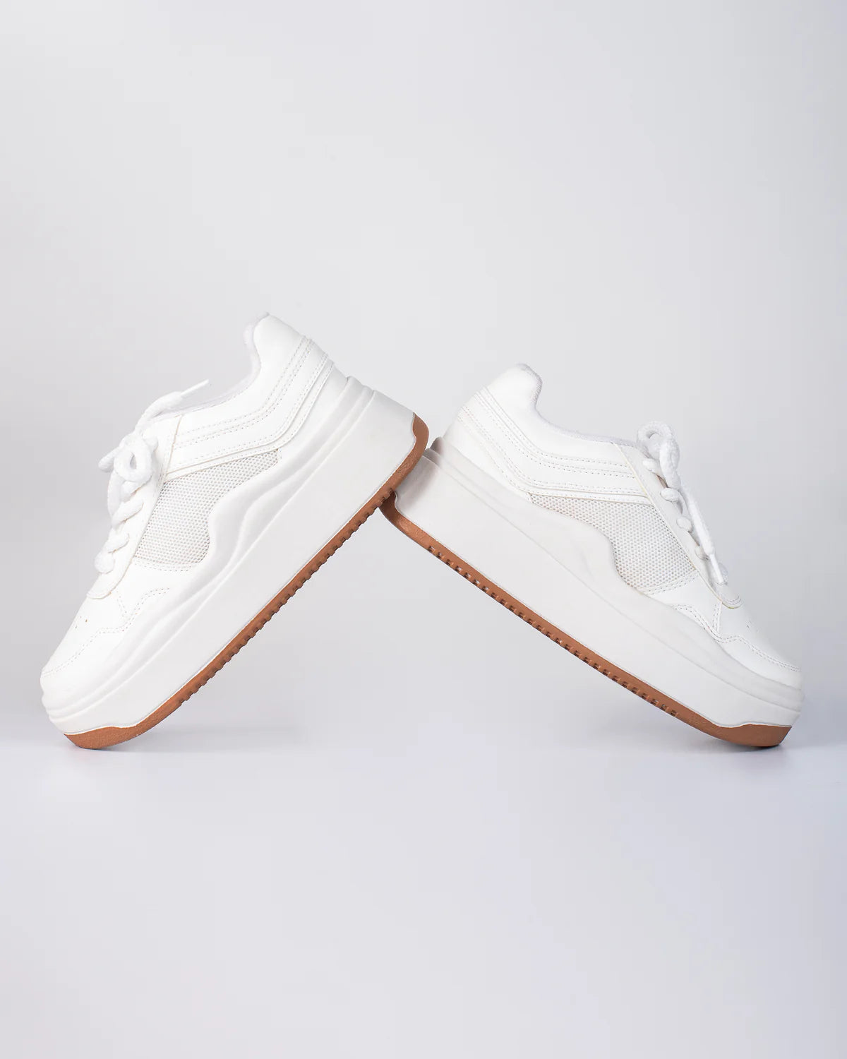 Tenis Urbanos Romana – Ligeros, Frescos y Versátiles