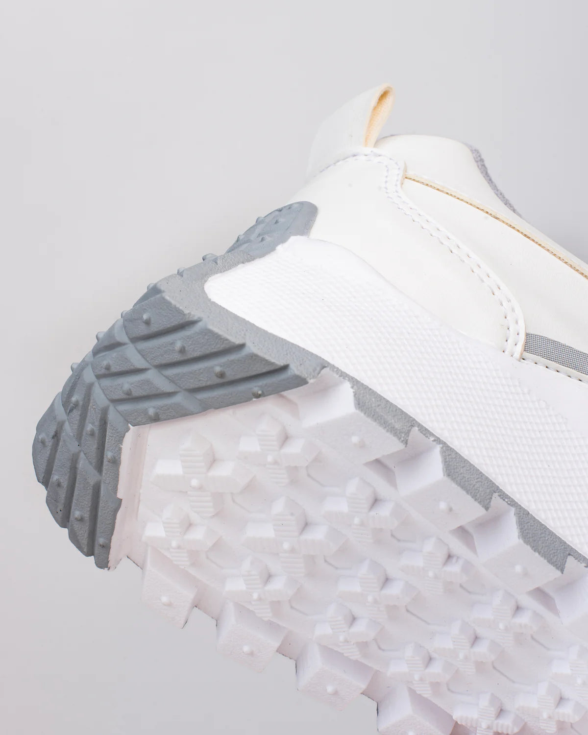Tenis Beli – Estilo encantador con un toque moderno