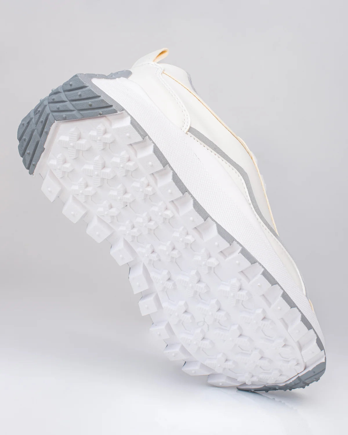 Tenis Beli – Estilo encantador con un toque moderno