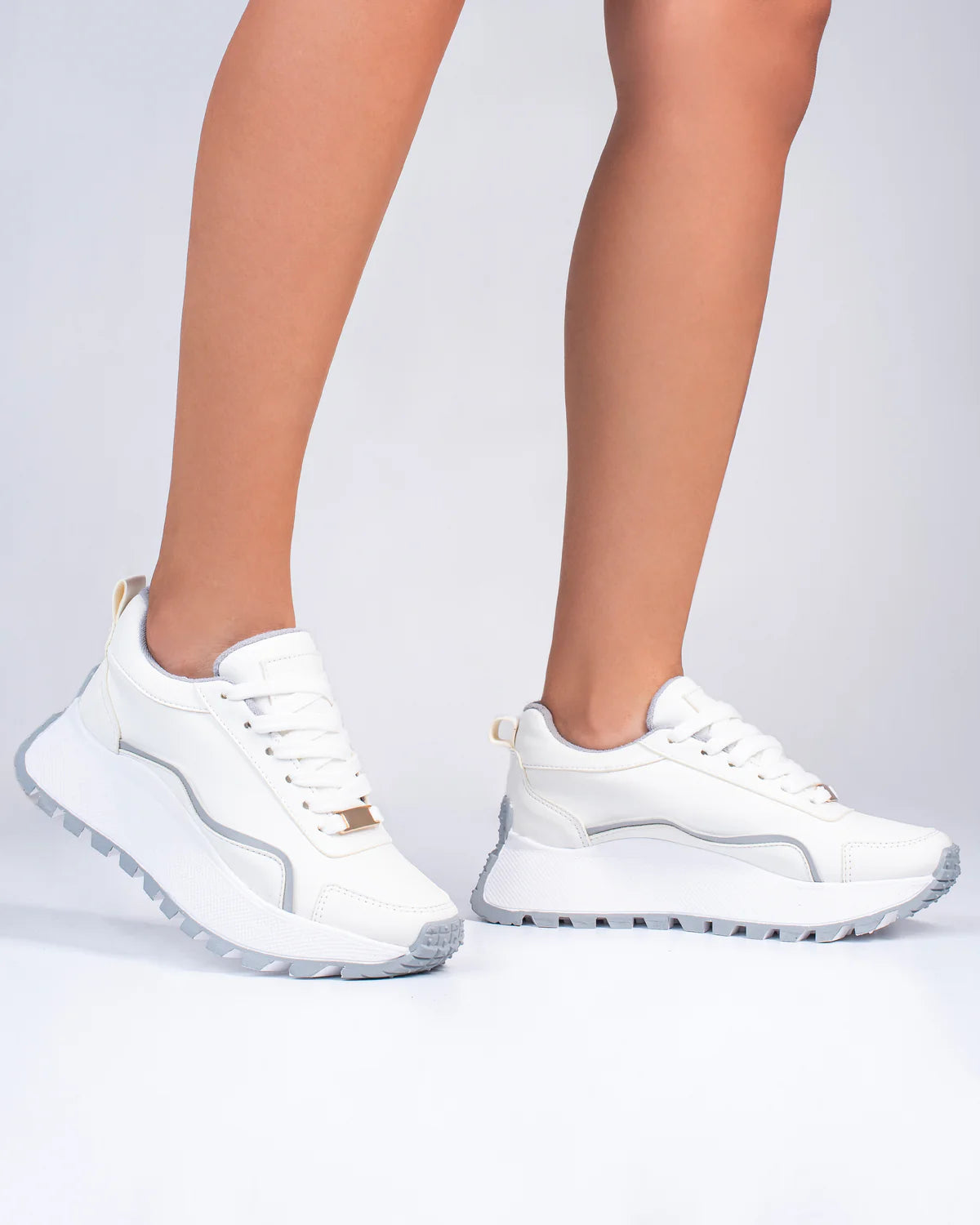 Tenis Beli – Estilo encantador con un toque moderno